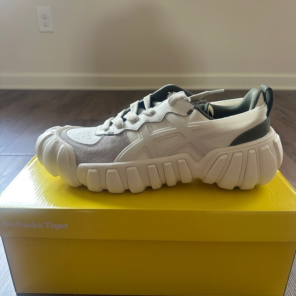 Onitsuka Tiger Men’s Sneakers From Tokyo Japan NWT!